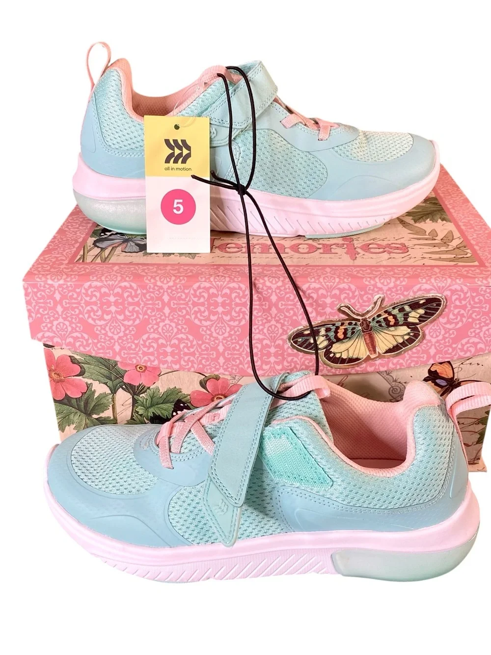 All In Motion NWT Sage Sneakers Girls Size 6 Light Teal Green Pink Laces Casual